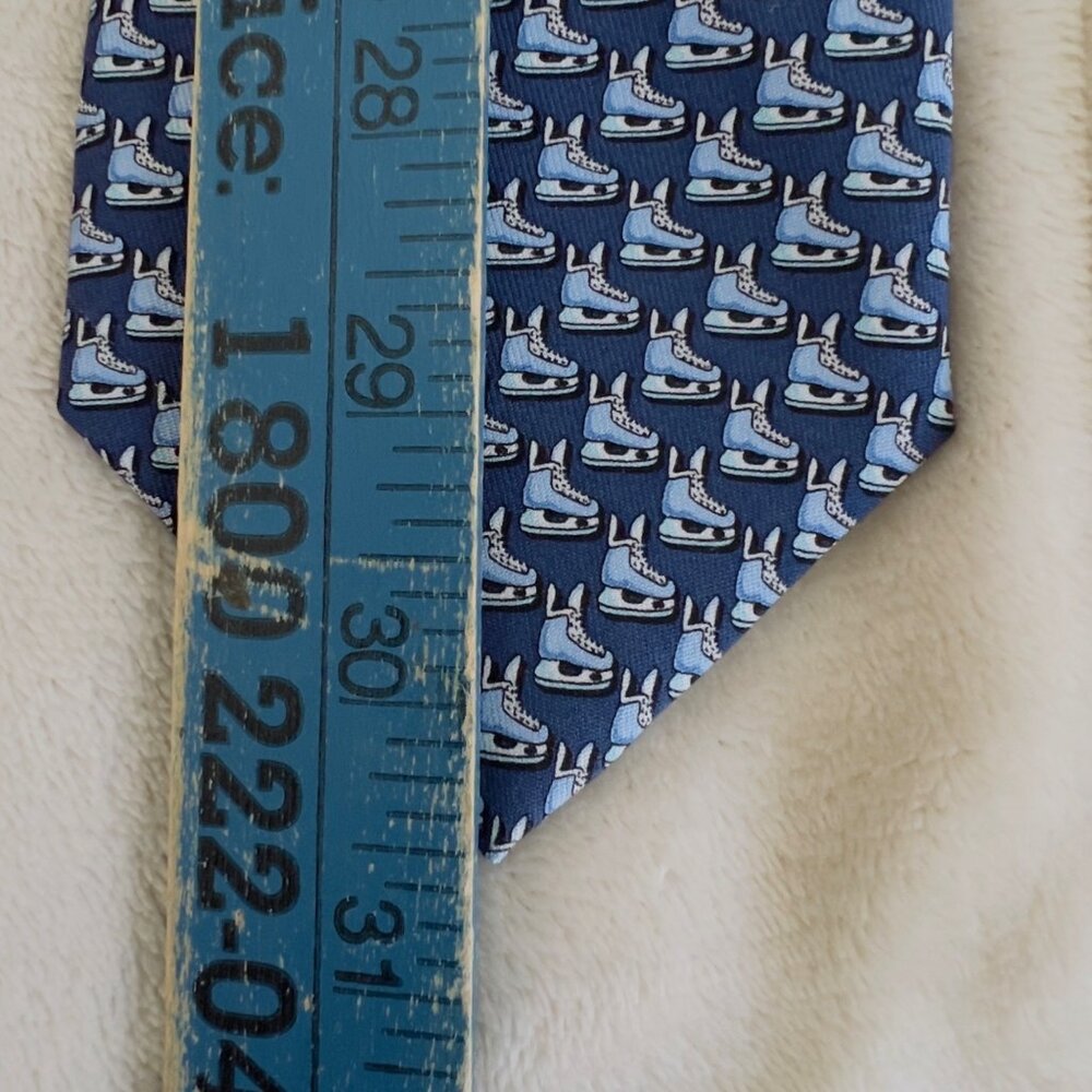 Vineyard Vines Ice Skates Silk Tie Navy Blue Handpicked By Shep & Ian 3.5" Width - Picture 5 of 6